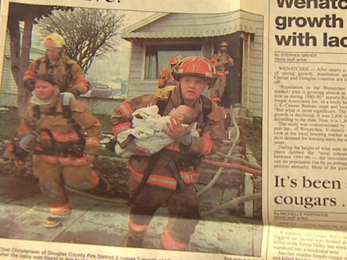 Пожарный спас маленькую девочку, и вот что она сделала спустя 17 лет