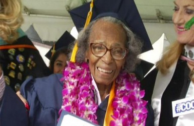 Бабушка окончила университет в 99 лет